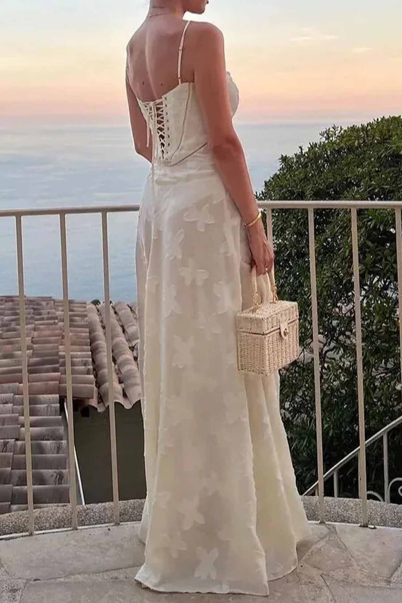 Sukienka Maxi BloomGrace z Koronkowym Wiązaniem i Kwiatowym Żakardem