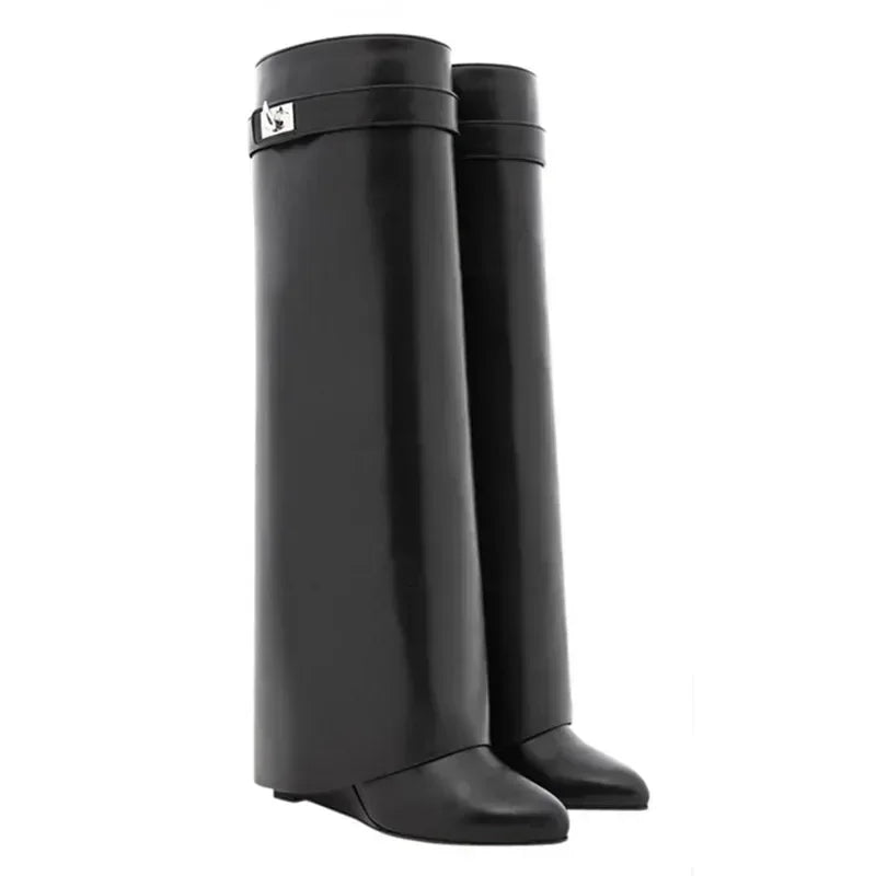 Alicja | Wysokie kozaki damskie z szeroką cholewką i ozdobną klamrą