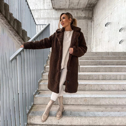 Jagoda | Płaszcz dla kobiet zimowy długi miękki i puszysty w tkaninie teddy z luźnym krojem