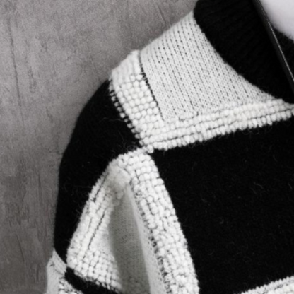 Rafał | Sweter męski w kratę z okrągłym dekoltem