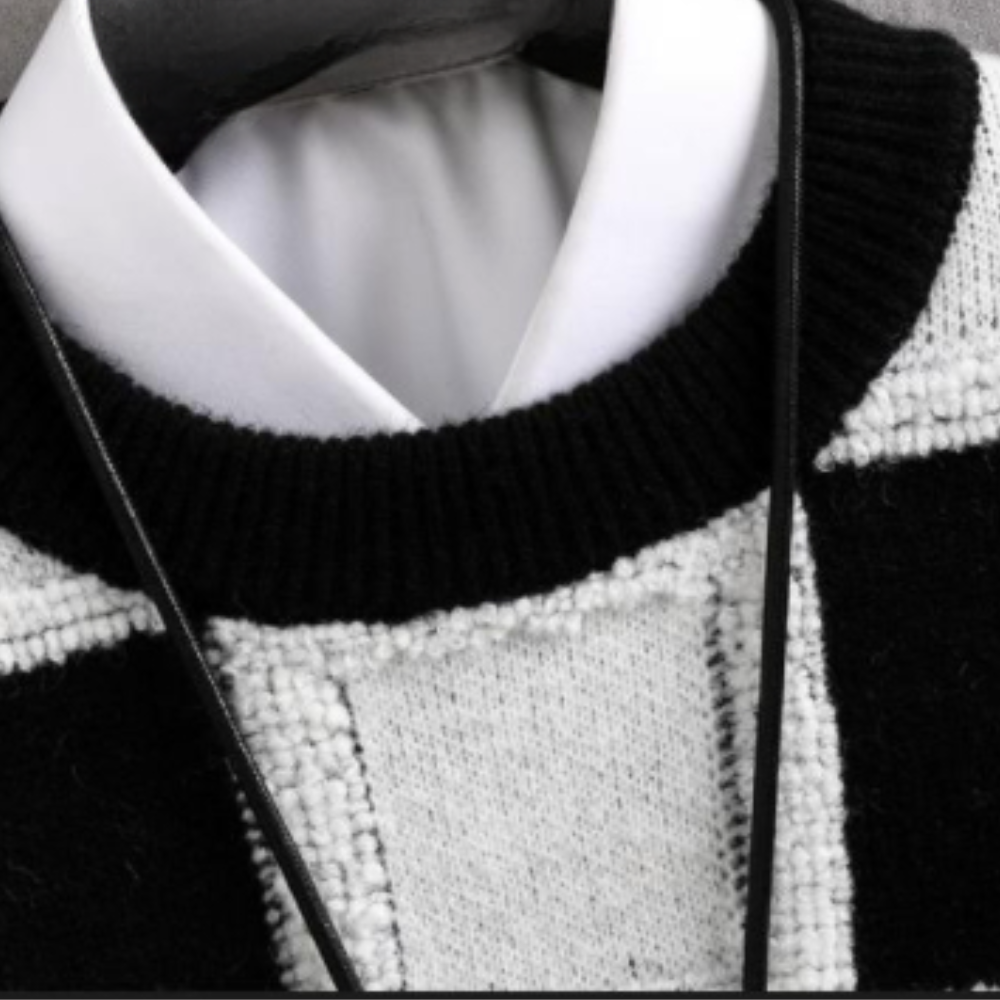 Rafał | Sweter męski w kratę z okrągłym dekoltem