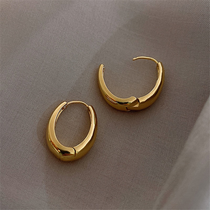 Samanta - Klasyczne złote kolczyki hoops – ponadczasowa elegancja