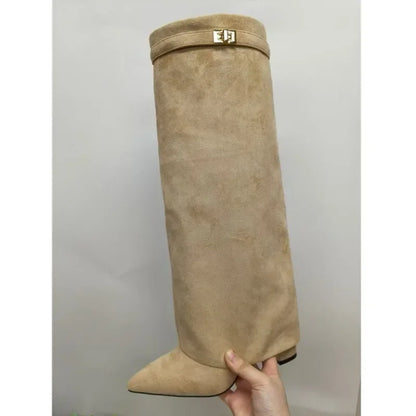 Alicja | Wysokie kozaki damskie z szeroką cholewką i ozdobną klamrą