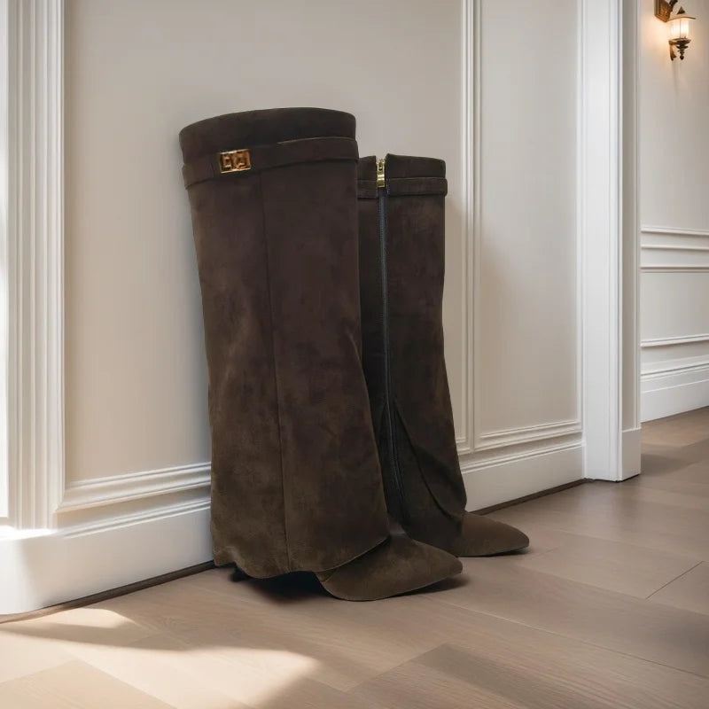 Alicja | Wysokie kozaki damskie z szeroką cholewką i ozdobną klamrą