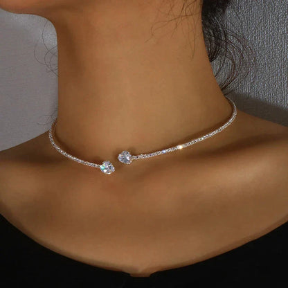 Wioletta Choker z błyszczącymi kamieniami – elegancja i szyk