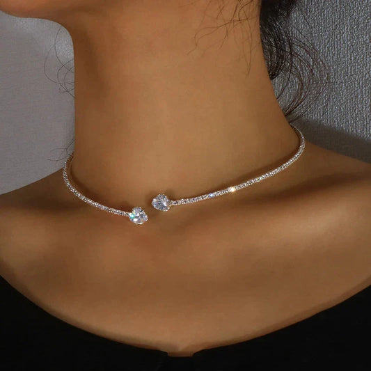 Wioletta Choker z błyszczącymi kamieniami – elegancja i szyk