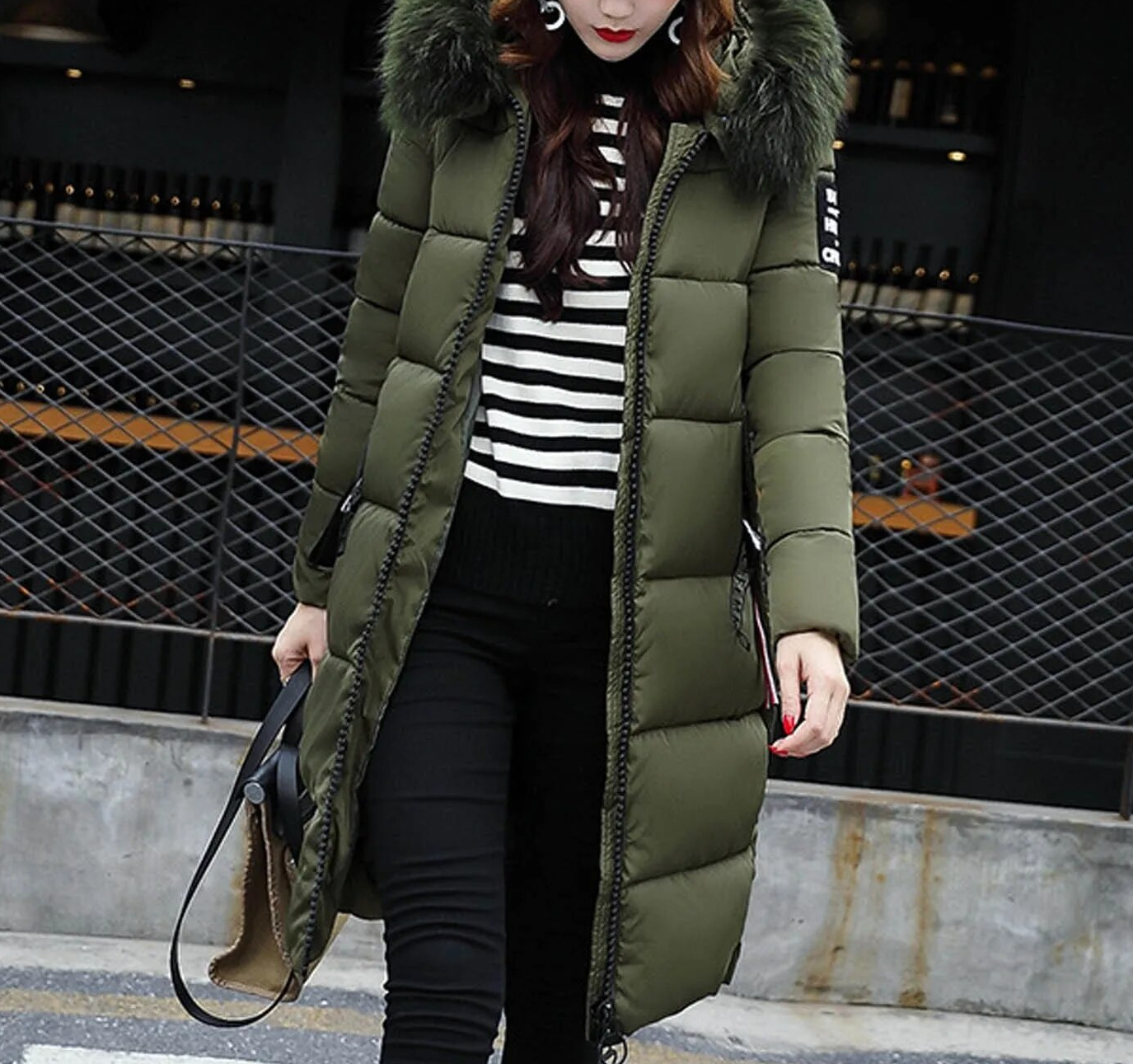 Weronika | Długi pikowany płaszcz zimowy damski z futrzanym kołnierzem