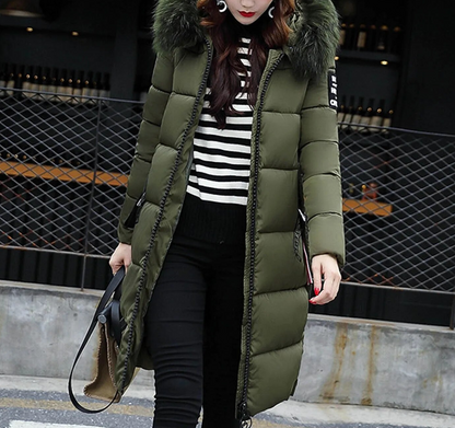 Weronika | Długi pikowany płaszcz zimowy damski z futrzanym kołnierzem